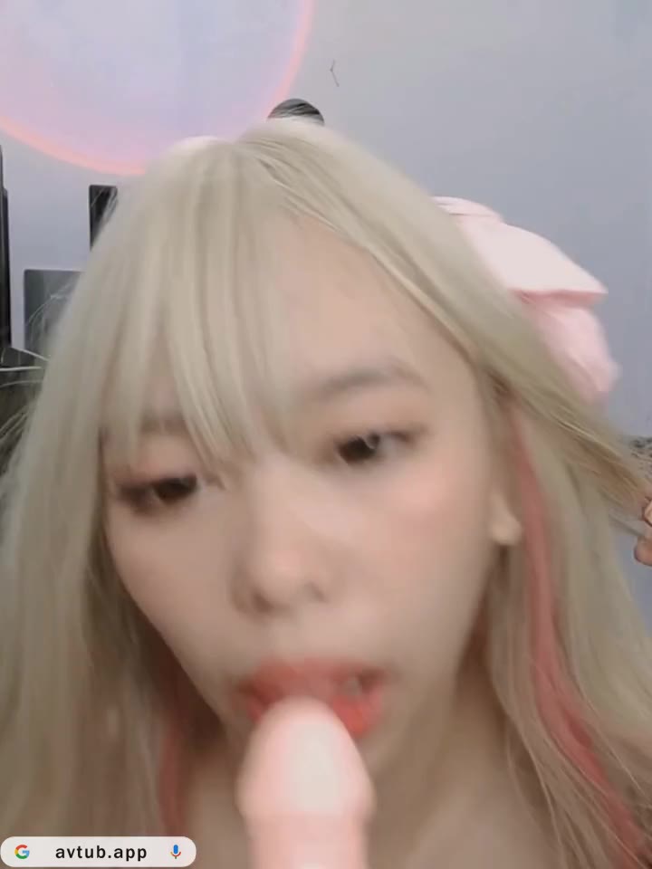 Cosplayer Auri Summer Kostum Sakura Omek Pake Dildo