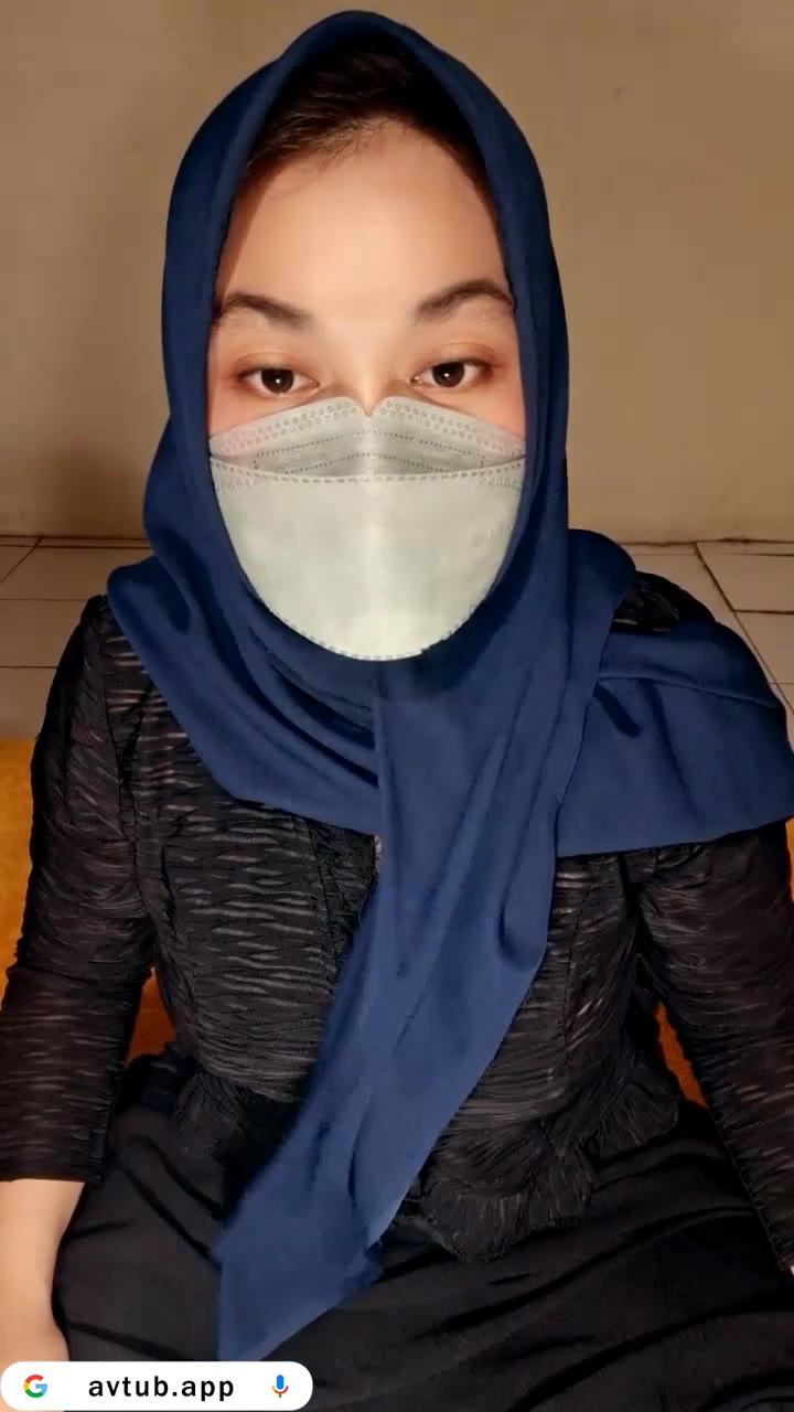 Miss Erlies Zara Ebot Sambil Remas Toket Doi Hijabers