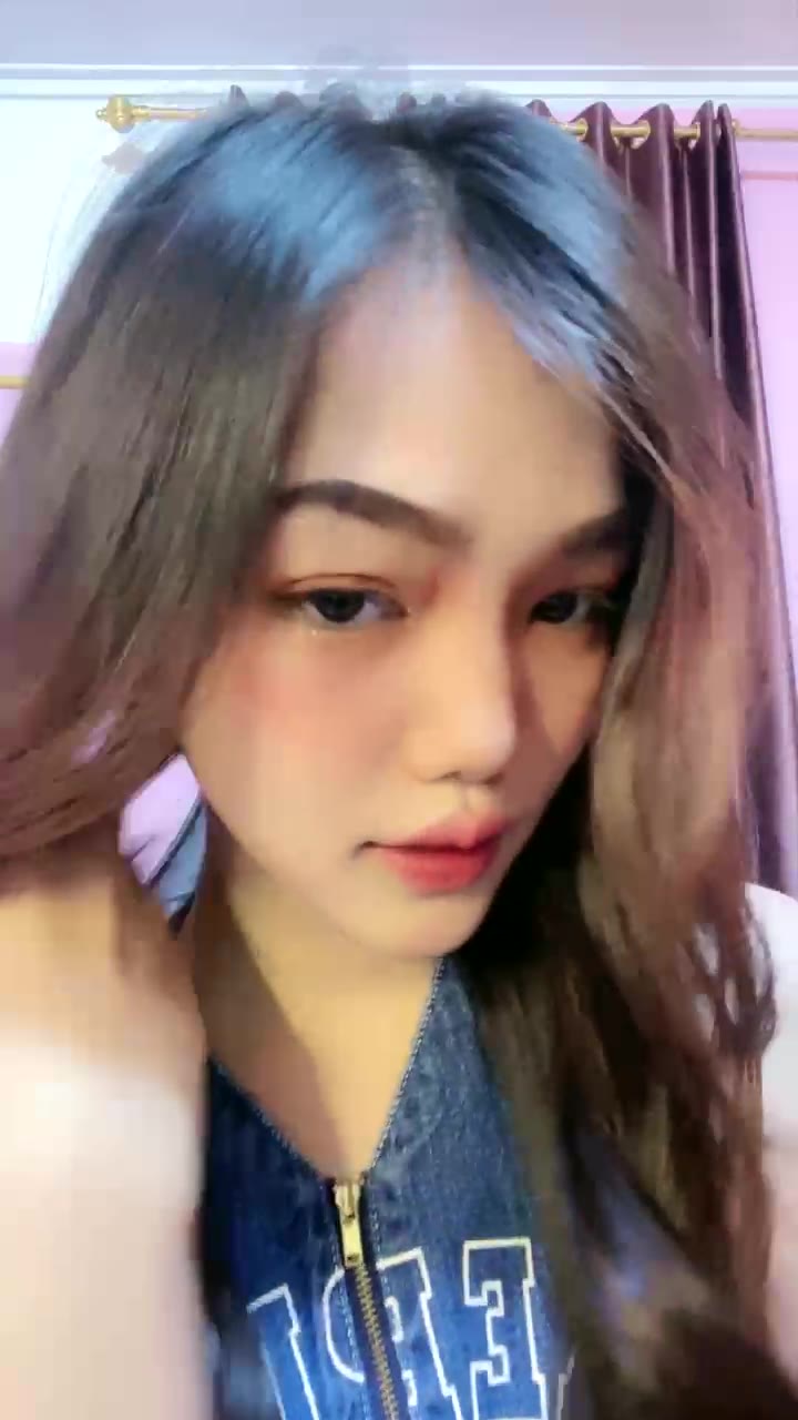 Kenalan Sama Host Imut Cakep Body Mantap